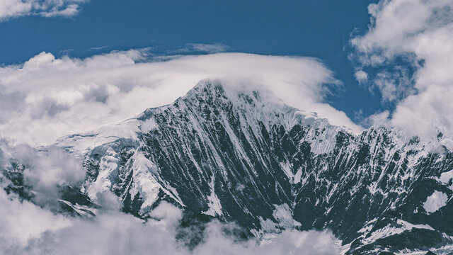 云南德钦梅里雪山卡瓦格博峰