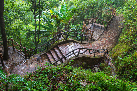 北帝山旅游景区彩石步道