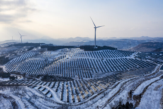 新能源光伏发电雪景