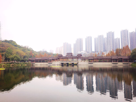 湖泊风雨廊桥