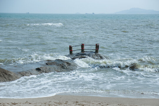 涨潮的海水