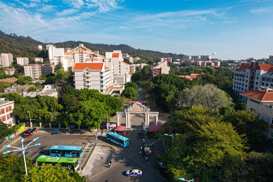 航拍厦门大学建筑风光