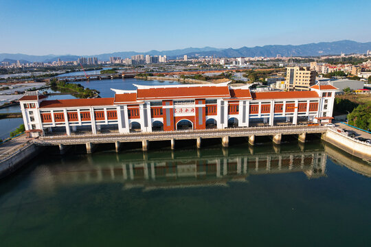 航拍水闸建筑景观