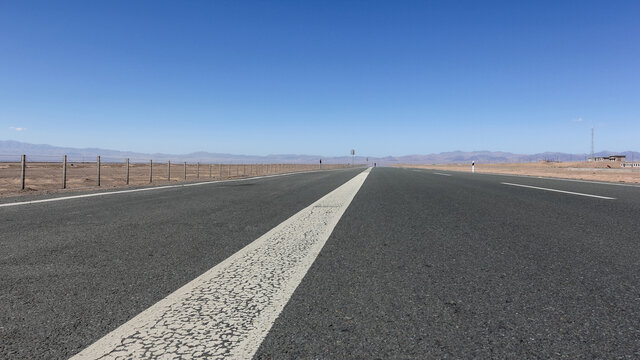 青海高原无人区公公路风景