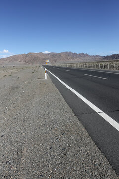 青海高原无人区公公路风景