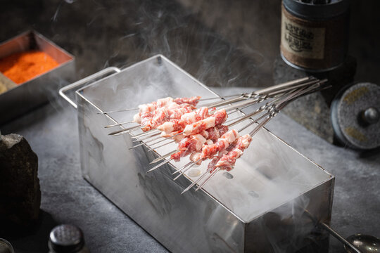 东北烤鲜牛肉串羊肉串