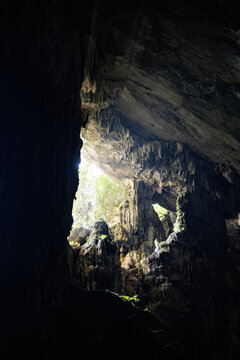 喀斯特地貌岩洞广西桂林朝天岩