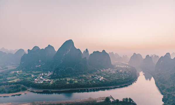 桂林阳朔仙人台景区漓江山水风光