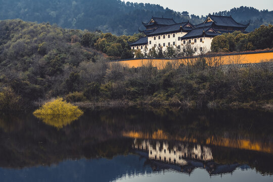 敬亭山的池孤寺单