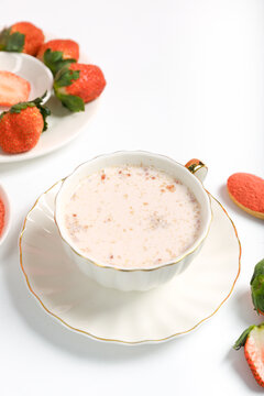 草莓粉牛奶