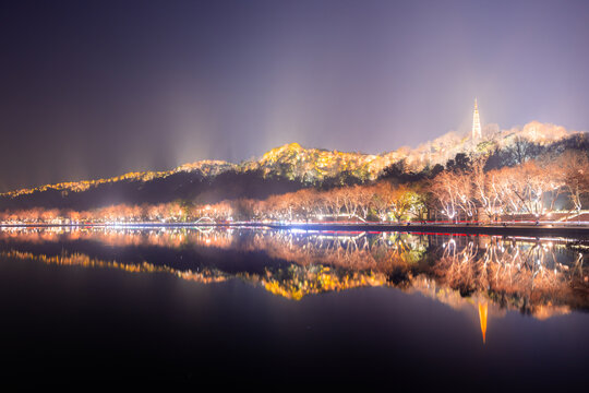 杭州西湖宝淑塔北山路夜景