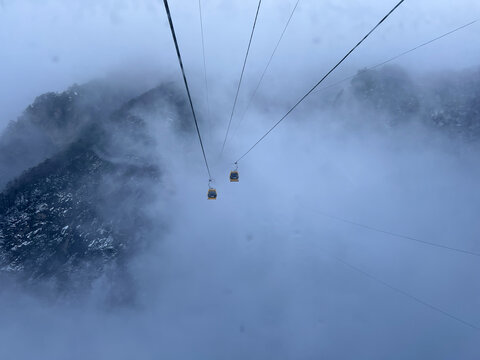 老君山缆车雪景