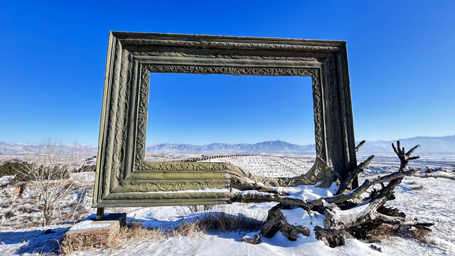 田野雪后风景