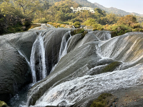 天星桥景区银链坠潭