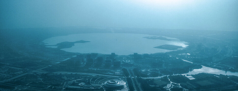 航拍上海临港滴水湖区域全景