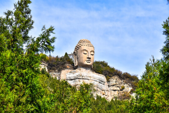 蒙山大佛遠(yuǎn)景