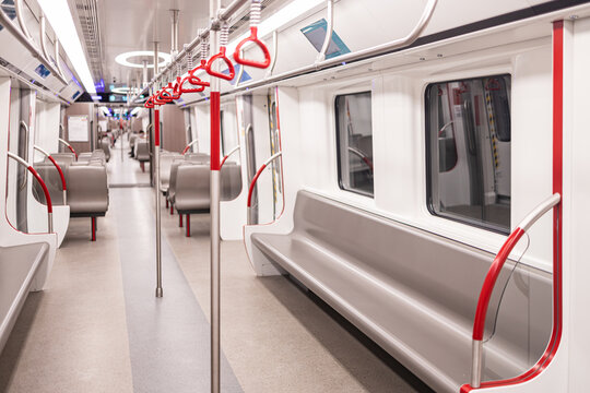 广州地铁18号线车厢内部设施