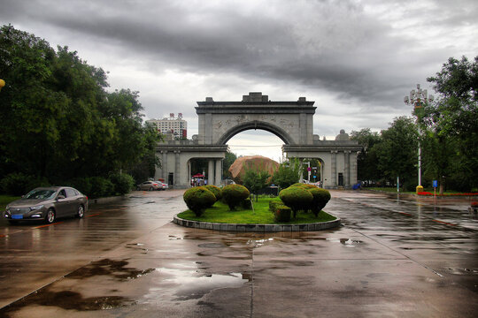 渤海大学校门