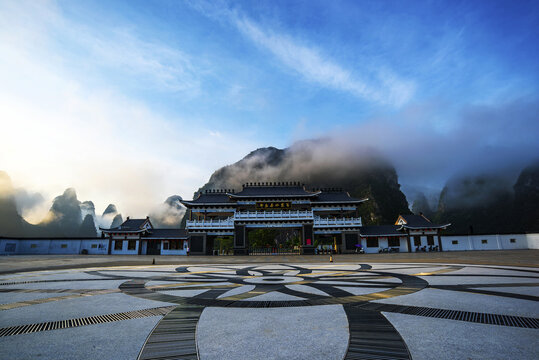 广西钟山画廊景区大门日出白云图