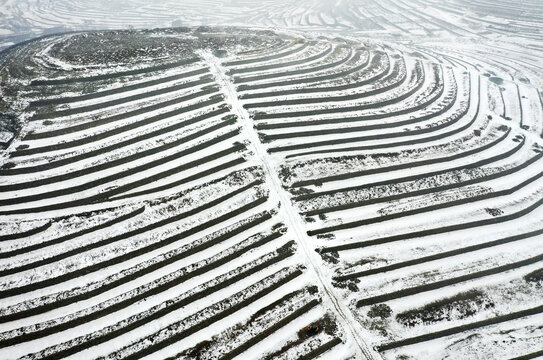 山乡梯田雪景