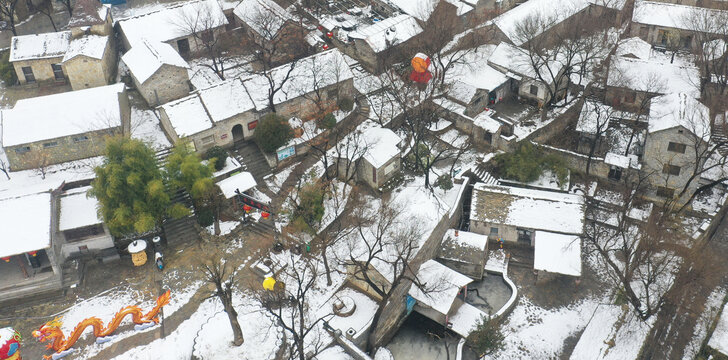 山东枣庄兴隆庄石板房古村落雪景