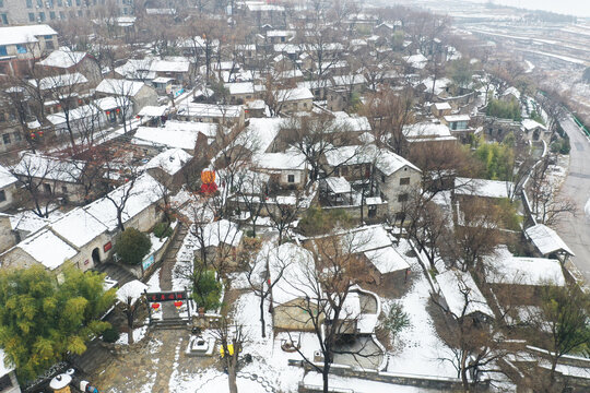 山东枣庄兴隆庄石板房古村落雪景