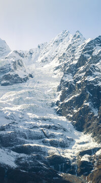 西藏易贡藏布峡谷雪峰冰川