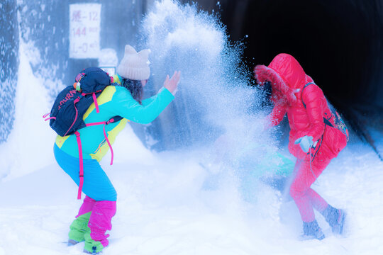 打雪仗