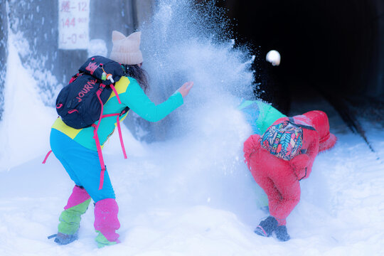 打雪仗