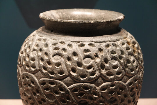 叙利亚文物蛇纹绿泥石罐