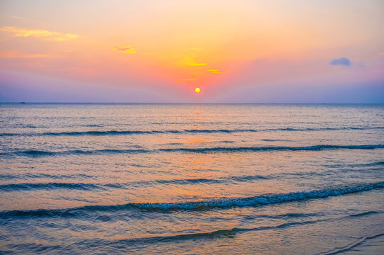 海上日出