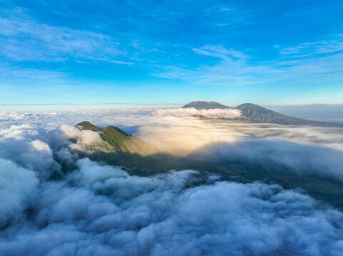 印尼伊真火山和云海