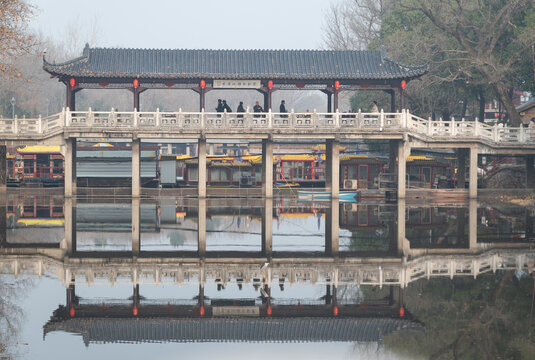 镇江金山寺景区廊桥