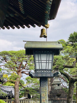 日本成田山新胜寺里的日式宫灯