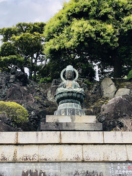 成田山新胜寺内的日式佛像