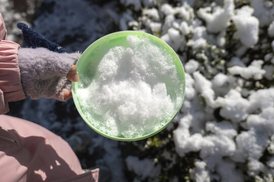 白雪的积雪块