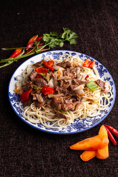 洋蔥炒牛肉蓋面