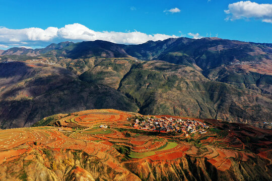 东川红土地风光