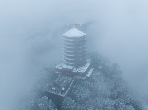 云雾中青城山老君阁