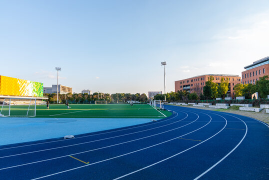 学校操场跑道