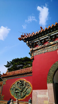 沈阳夏季北陵公园红墙浮雕龙