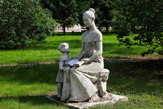 母与子雕塑