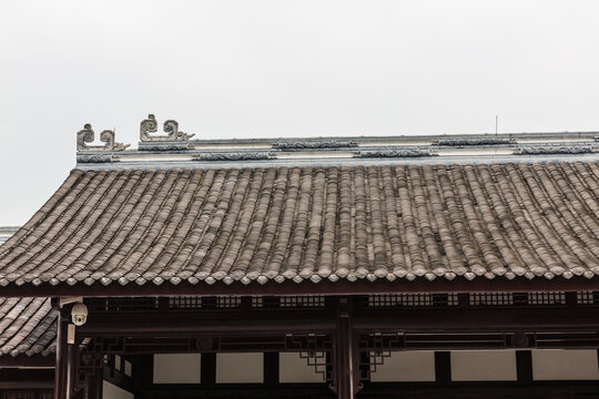 勾头滴水瓦装饰屋顶