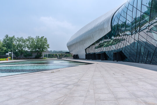 中国天津现代场馆建筑道路背景