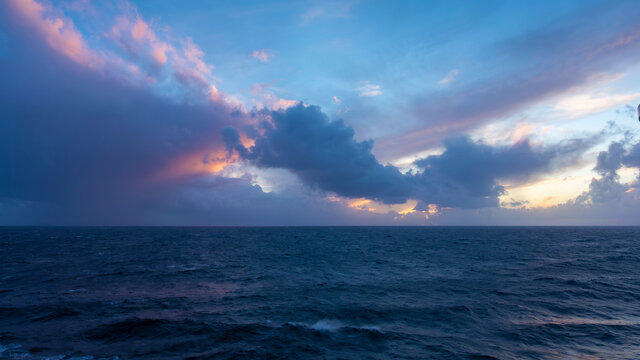 海洋日落晚霞风景