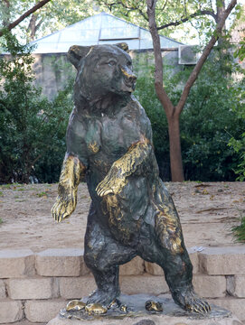 棕熊雕塑
