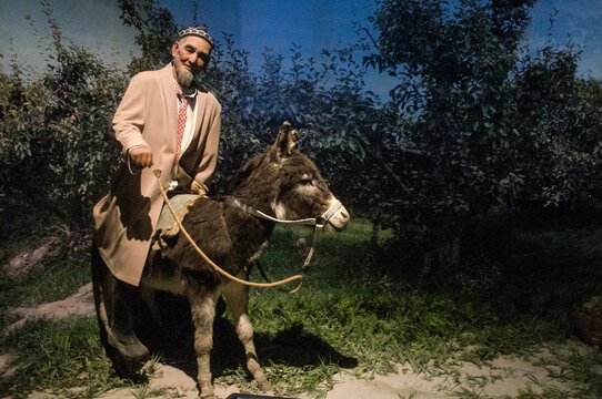 骑着毛驴的维吾尔族老爷爷