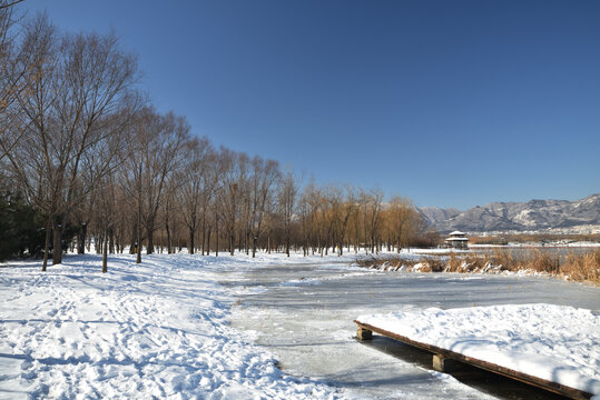 河北省石家庄市龙泉湖公园雪景