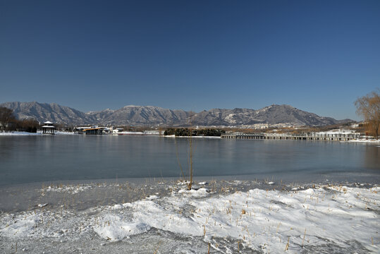 河北省石家庄市龙泉湖公园雪景