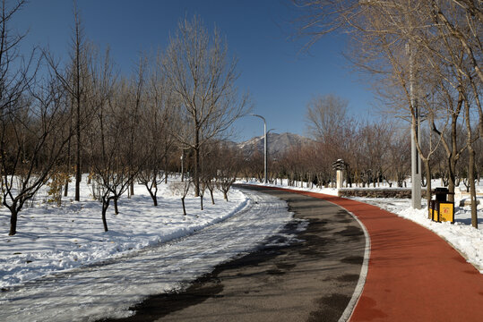 河北省石家庄市龙泉湖公园雪景